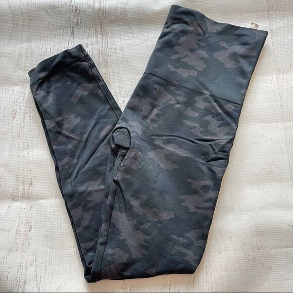 Spanx look at me now leggings in black Camo Sz m - Picture 3 of 5